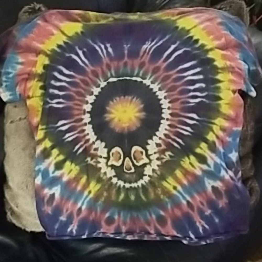 Skull Tie Dye Shirt Size Large - Picture 3 of 3